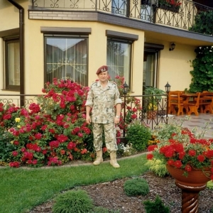 Generał przed domem 2006r - przed wyjazdem na trzecia misje do Iraku